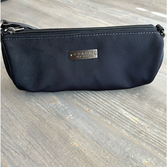 Authentic Vintage Tiny Coach Handbag/wristlet/makeup bag/pencil bag - Picture 3 of 8